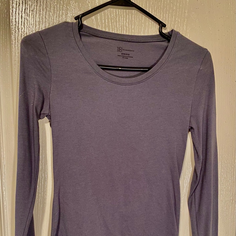 Causal pullover shirt in dusty blue juniors small size 3 x5